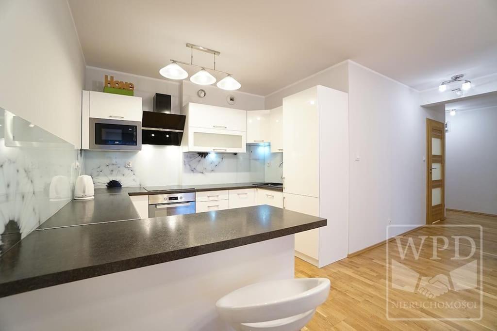 Modern Apartment-City Center-New Building-Garage 弗罗茨瓦夫 外观 照片